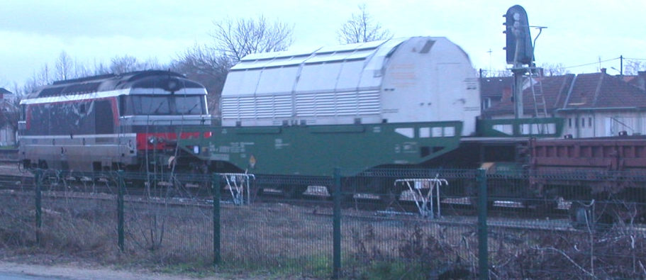 train-nucleaire.jpg (274444 octets)